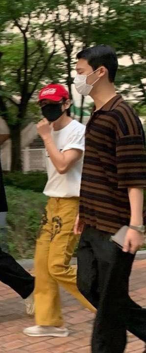 Hóa ra bạn thân tuồn ảnh hẹn hò của V và Jennie cho hacker?-3