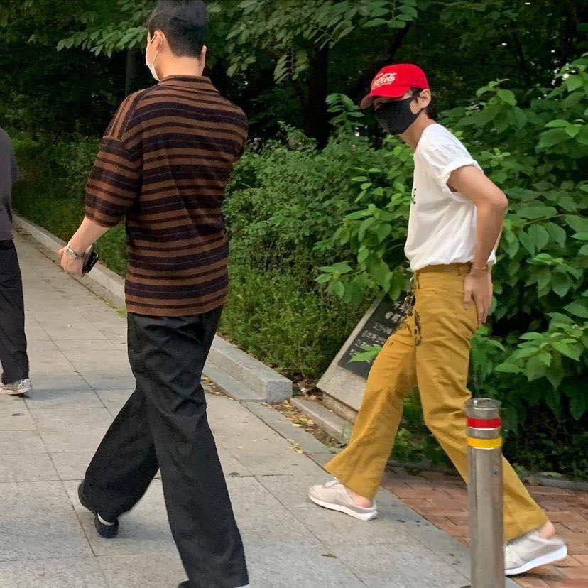 Hóa ra bạn thân tuồn ảnh hẹn hò của V và Jennie cho hacker?-4