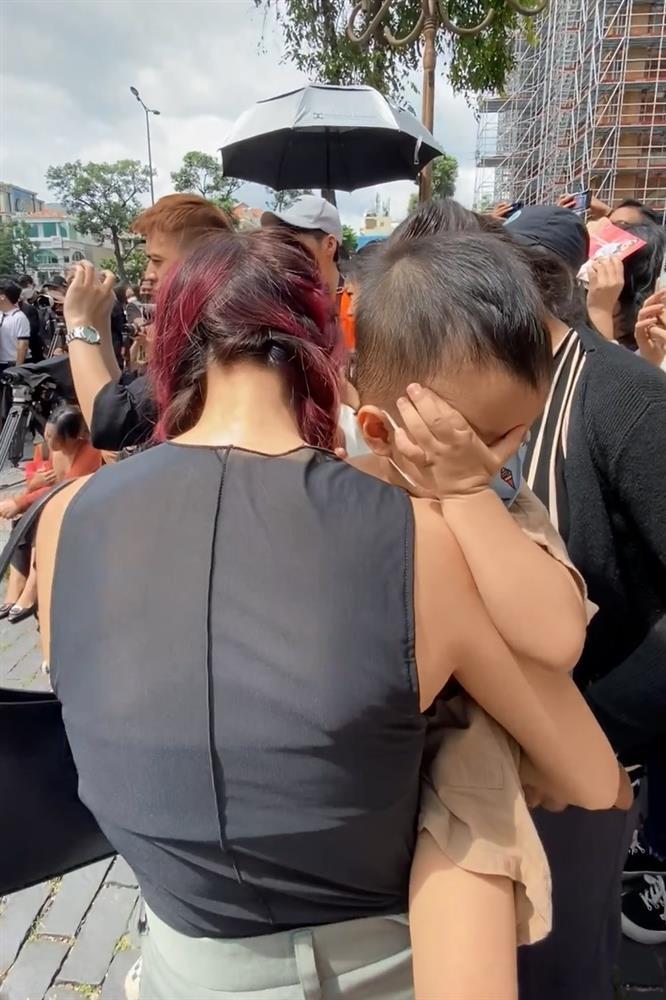 Con trai Rhymastic bất ổn khi nghe bố biểu diễn-5