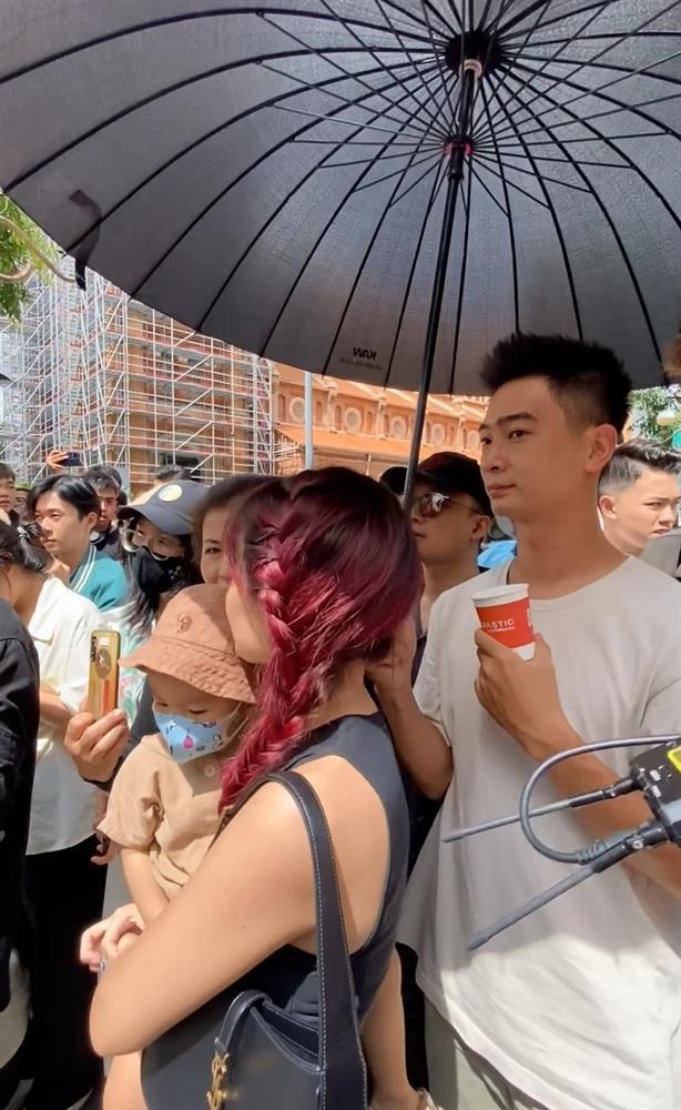 Con trai Rhymastic bất ổn khi nghe bố biểu diễn-6