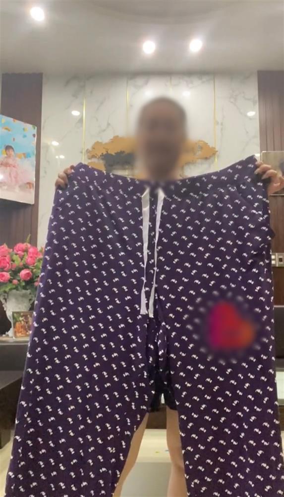 Con trai mua quần lót qua mạng, mẹ bất lực vì nó siêu to khổng lồ-3