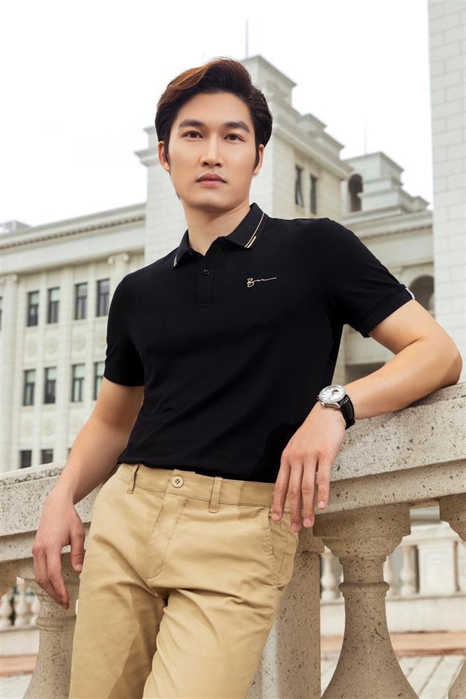 Đình Tú treo ảnh cưới với Huyền Lizzie trong căn hộ mới tậu?-1