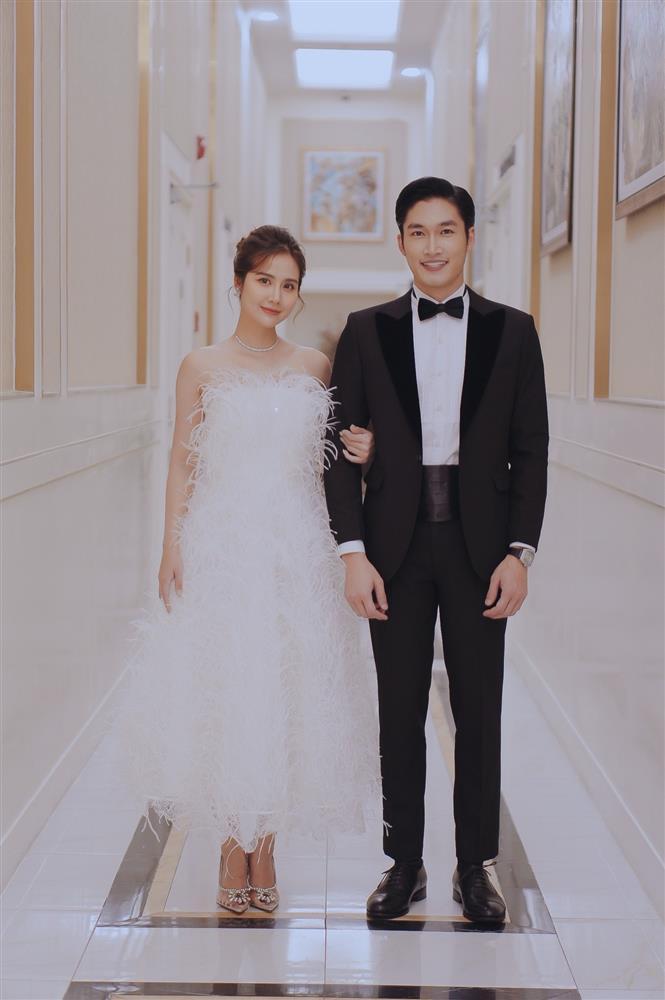 Đình Tú treo ảnh cưới với Huyền Lizzie trong căn hộ mới tậu?-6