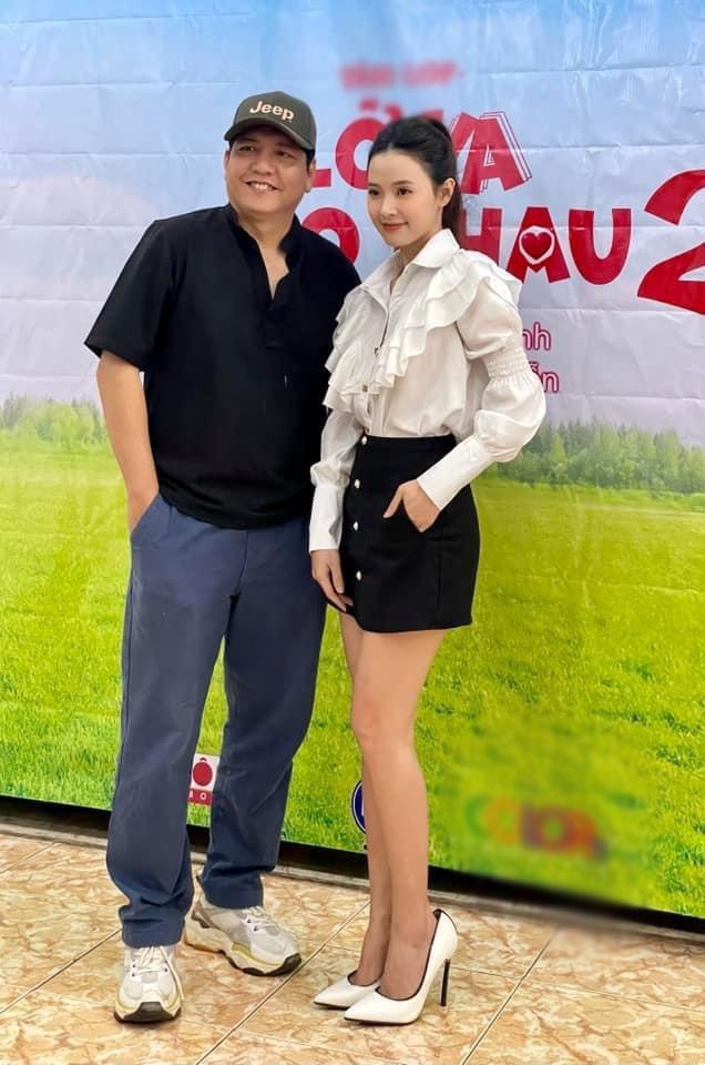 Midu nối gót Nhã Phương đi giày rộng ngoác phá game-1