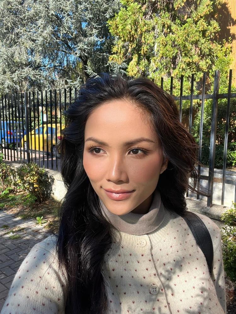 Ngọc Châu mặt mụn khuyết điểm - Hà Hồ makeup cực bén-7