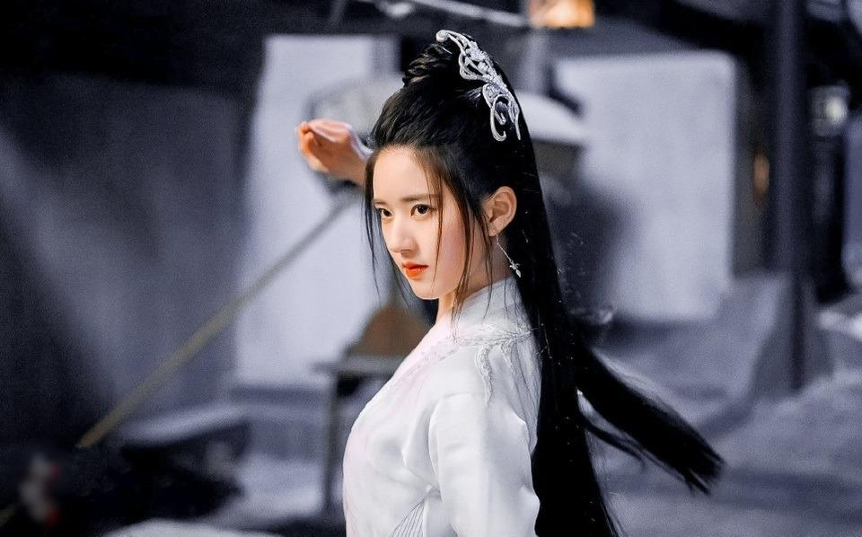 Triệu Lộ Tư bị mỉa mai khi than thở sự nghiệp không thuận lợi-3