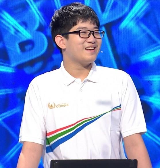 Bố mẹ bệnh nặng, nam sinh Sơn La nỗ lực giành vé chung kết Olympia-2