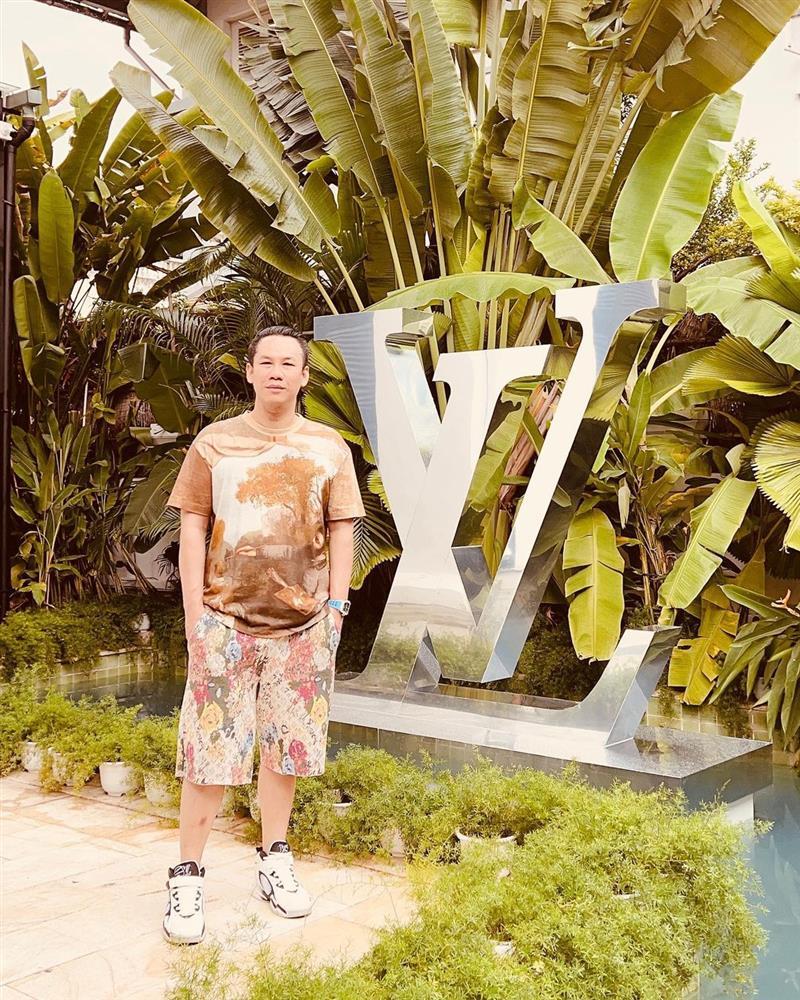 Chồng cũ Lệ Quyên ăn mặc như trai 18 ở tuổi U50-3