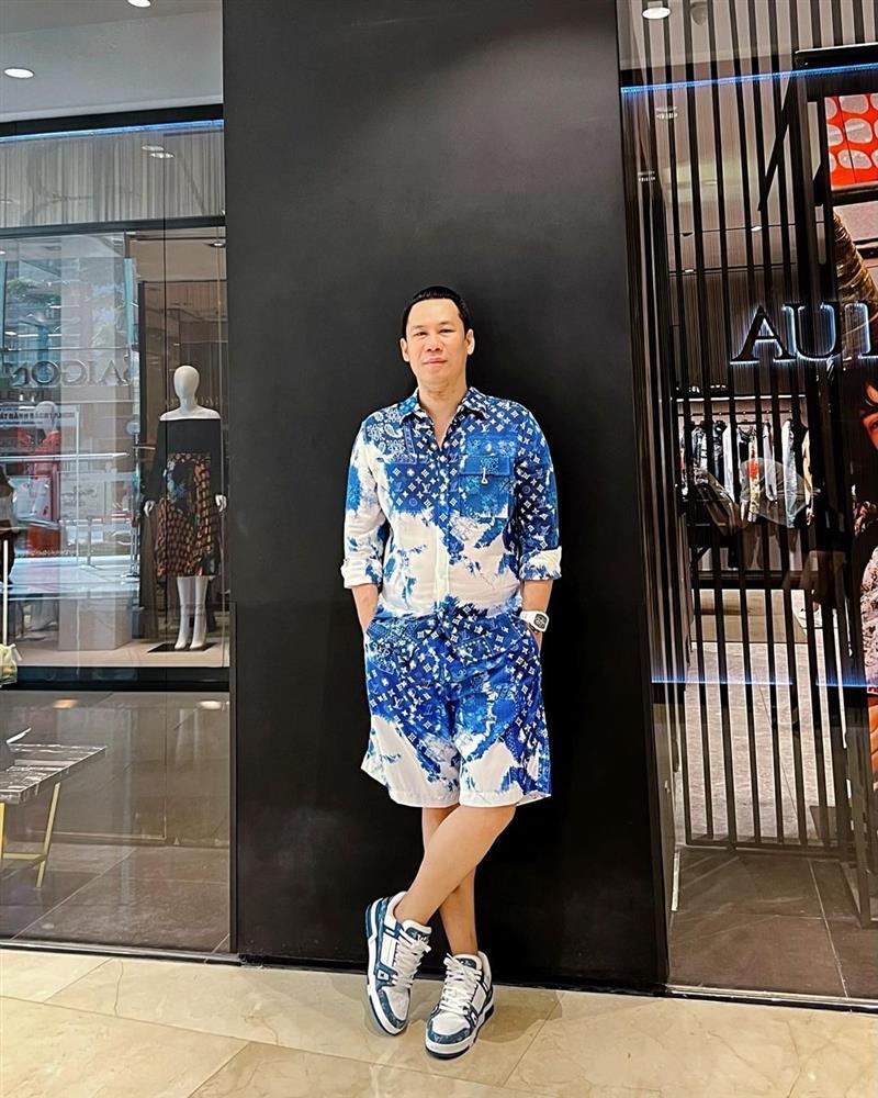 Chồng cũ Lệ Quyên ăn mặc như trai 18 ở tuổi U50-6