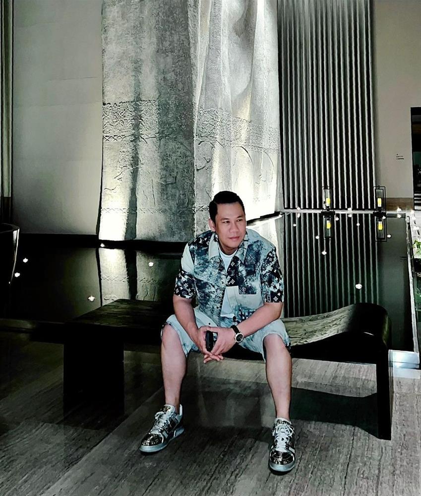 Chồng cũ Lệ Quyên ăn mặc như trai 18 ở tuổi U50-7