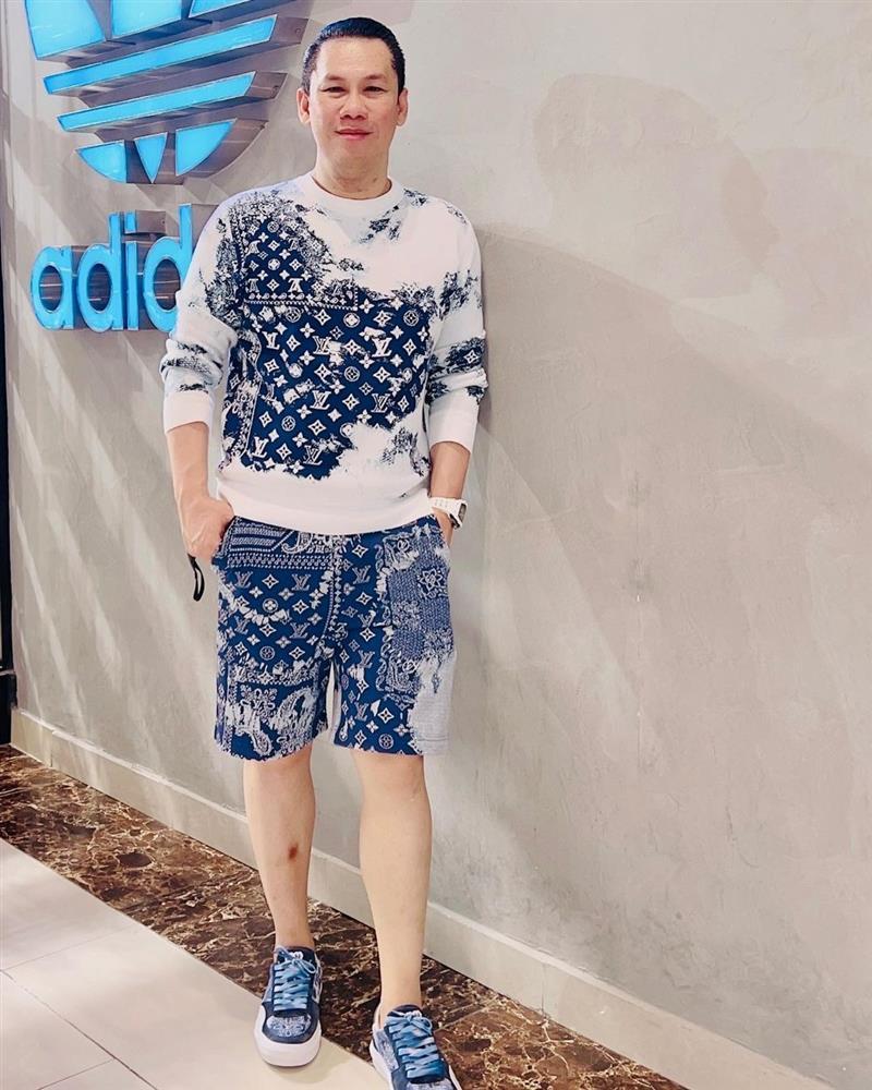 Chồng cũ Lệ Quyên ăn mặc như trai 18 ở tuổi U50-9