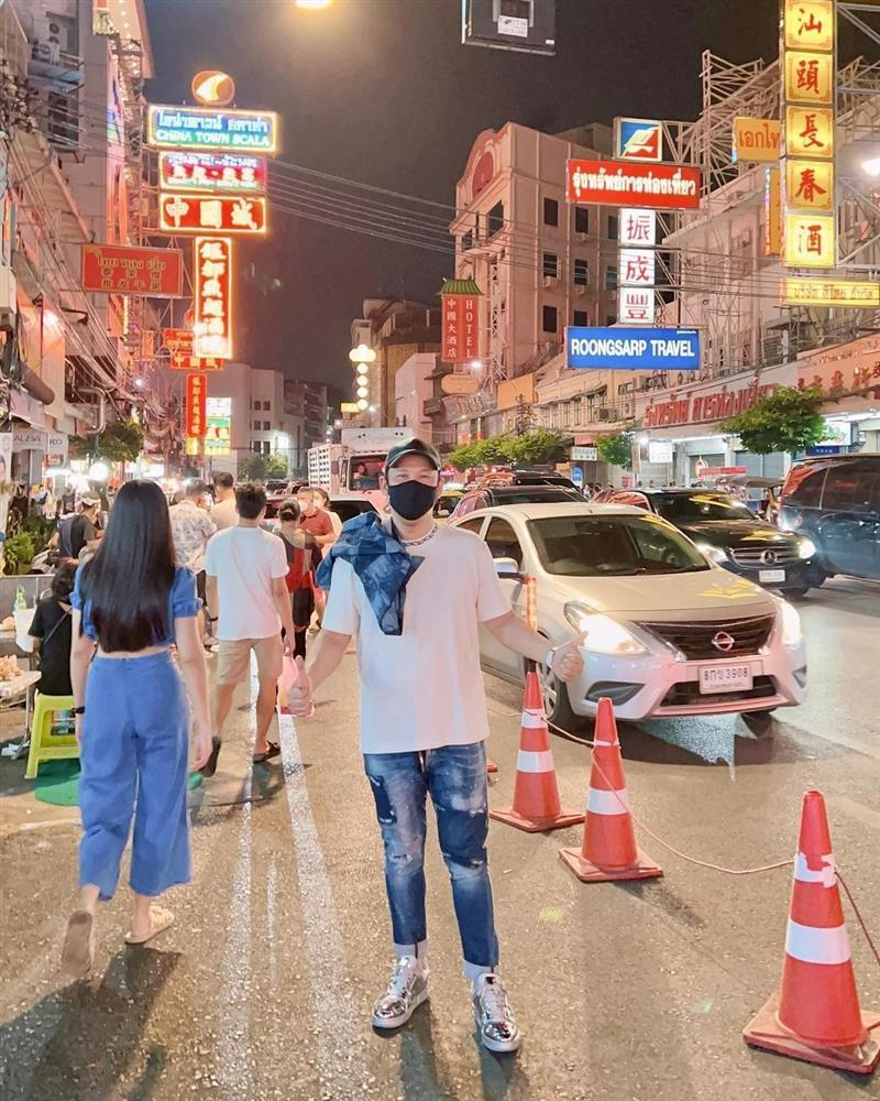 Chồng cũ Lệ Quyên ăn mặc như trai 18 ở tuổi U50-10