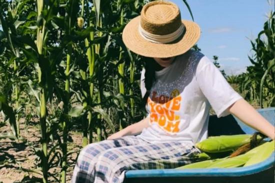 Người bảo lãnh Tina Dương nói gì về thông tin bị hotgirl 'đá' mất xe?