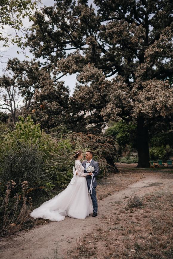 Mẫu nữ từng bị vợ quản lý cũ Hoài Lâm đánh ghen tung full ảnh cưới-2