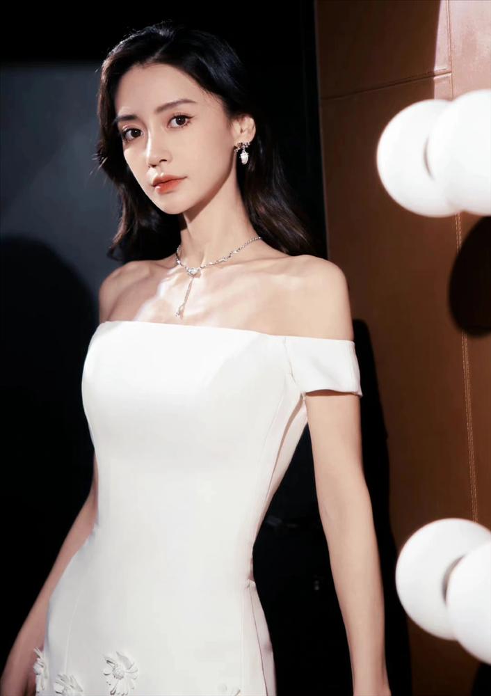 Angelababy hứng chỉ trích vì tấm ảnh hút thuốc lá-4