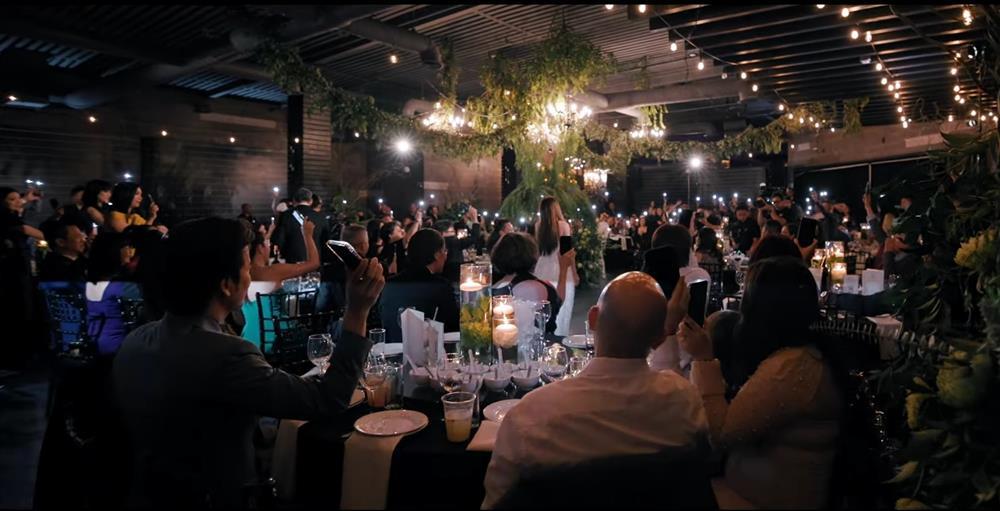 Tưởng Thanh Hà mặc váy cưới hóa ra mặc quần-11