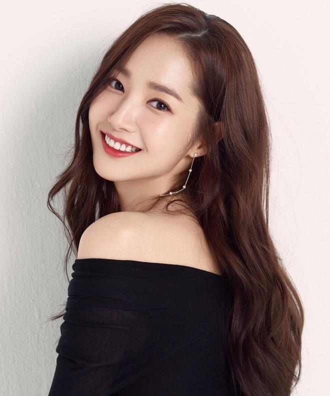 Park Min Young sinh năm 1986, là nữ diễn viên và người mẫu Hàn Quốc. Cô được biết đến nhiều nhất và trở nên nổi tiếng khắp Châu Á với vai chính trong các phim truyền hình 