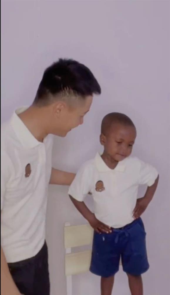 Rủ nhau làm mẫu, biểu cảm ăn tiền Lôi Con khiến Quang Linh lu mờ-7