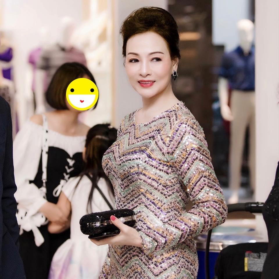 Phát sốt bà mẹ quá trẻ đẹp, chiếm sóng đám cưới con trai-8