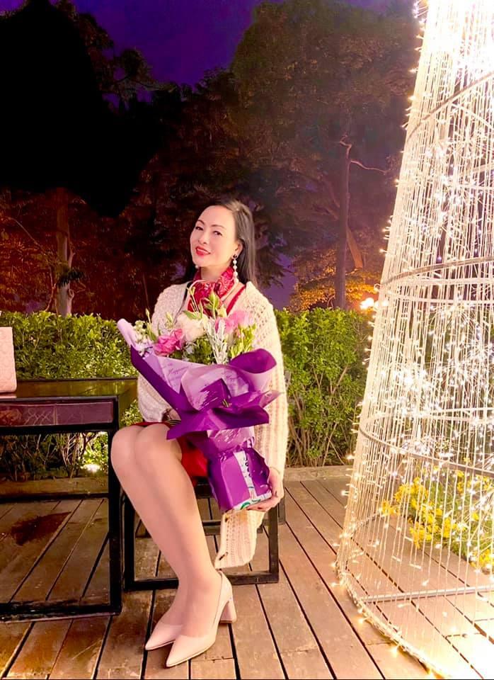 Mẹ Huyền Baby lên sóng, nhan sắc U60 lấn lướt cả 3 cô con gái-5