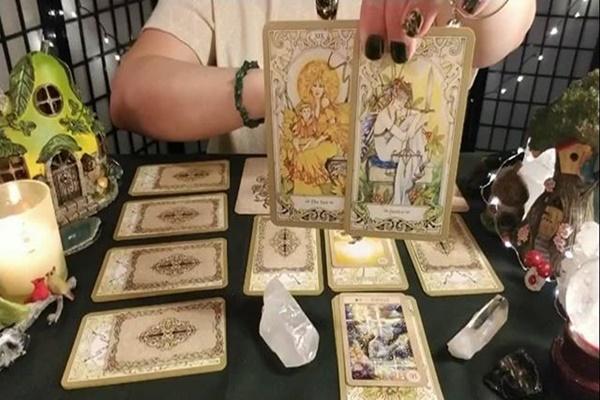Bói bài Tarot hàng ngày - thứ Năm 22/9/2022: Vì người mà điên đảo-1