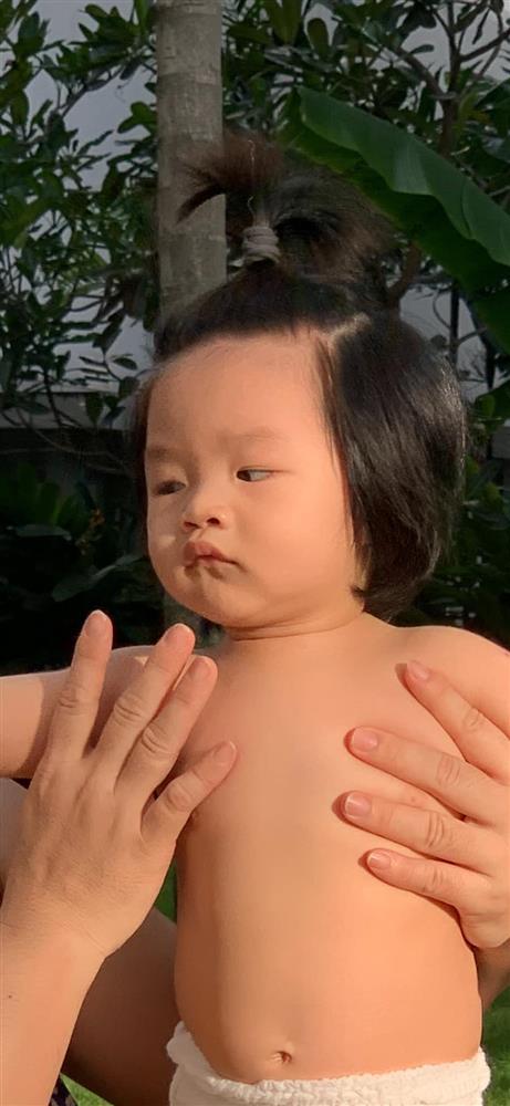 Tin showbiz Việt ngày 20/9: Thu Trang khoe ảnh chồng bị đàn ông hôn-5