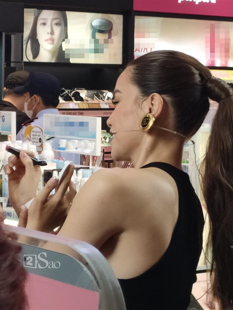 Bắt gặp Hồ Ngọc Hà tại siêu thị, nhan sắc thật ra sao?-7