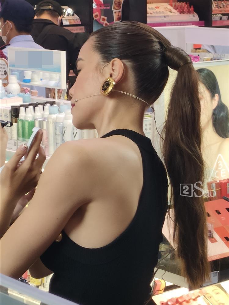 Bắt gặp Hồ Ngọc Hà tại siêu thị, nhan sắc thật ra sao?-8