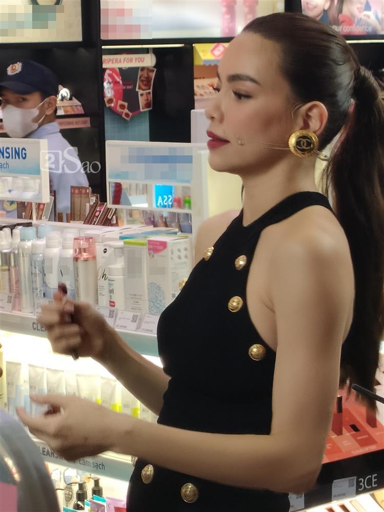 Bắt gặp Hồ Ngọc Hà tại siêu thị, nhan sắc thật ra sao?-4