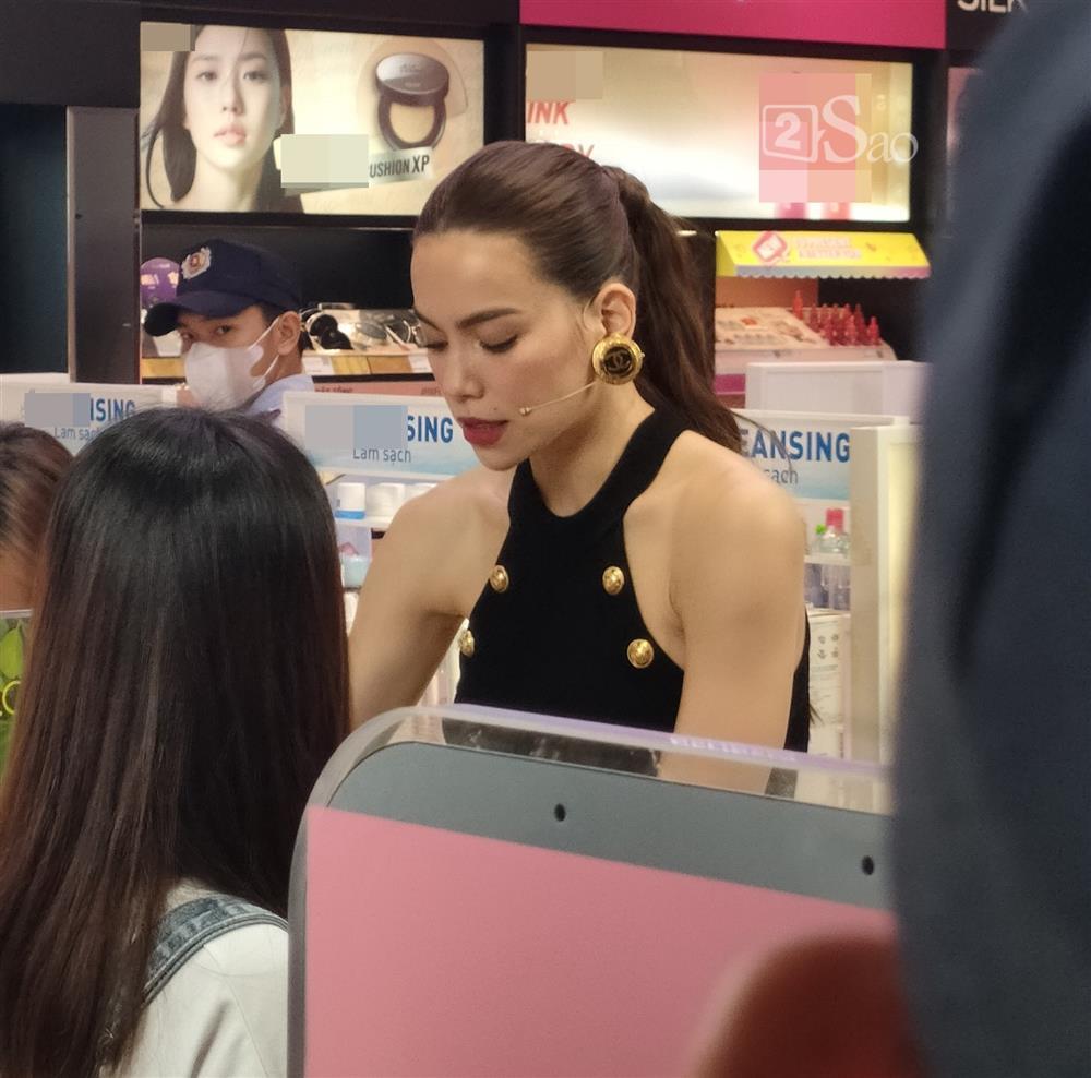 Bắt gặp Hồ Ngọc Hà tại siêu thị, nhan sắc thật ra sao?-3