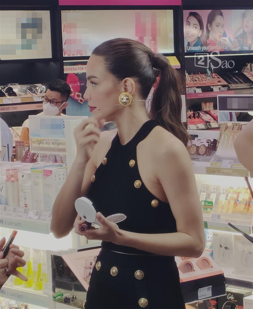 Bắt gặp Hồ Ngọc Hà tại siêu thị, nhan sắc thật ra sao?-16