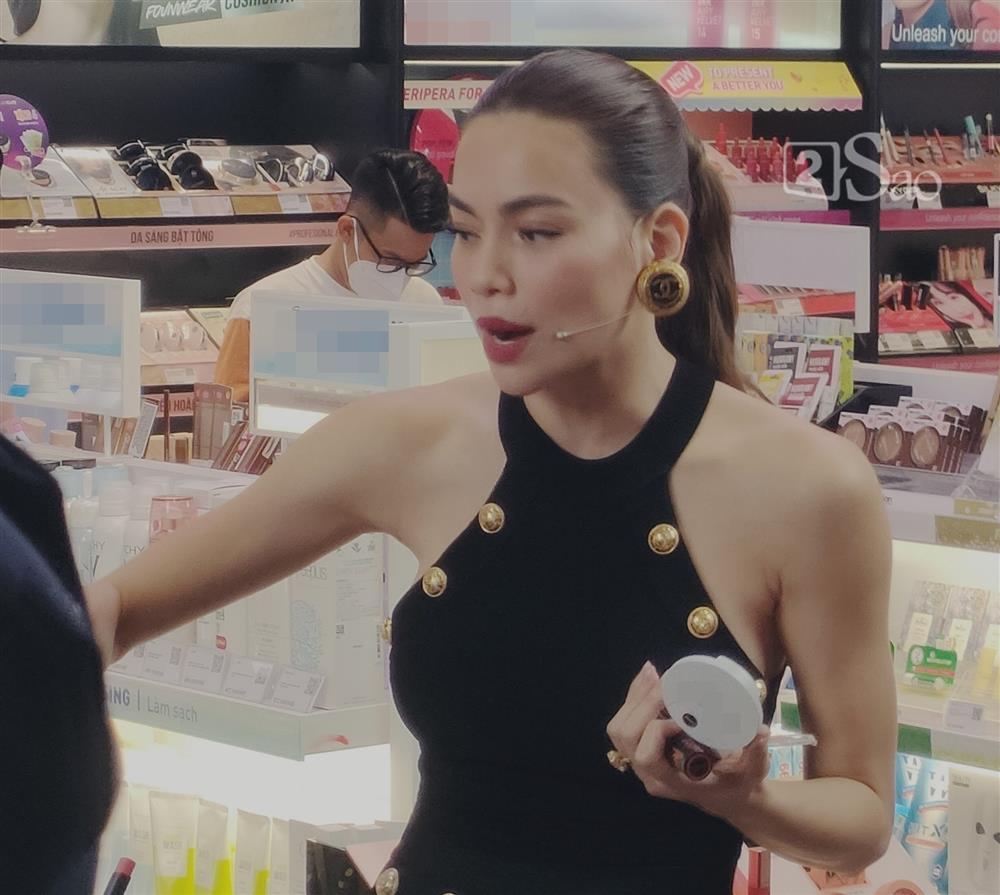 Bắt gặp Hồ Ngọc Hà tại siêu thị, nhan sắc thật ra sao?-15