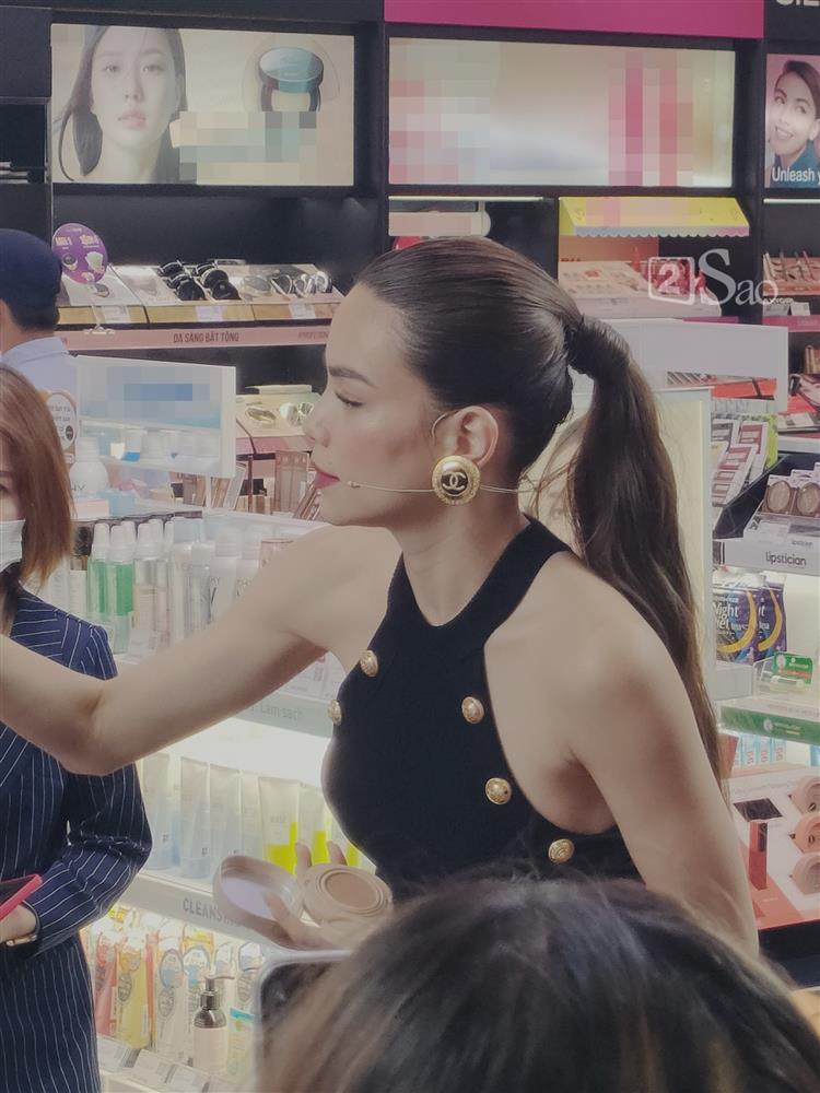 Bắt gặp Hồ Ngọc Hà tại siêu thị, nhan sắc thật ra sao?-11