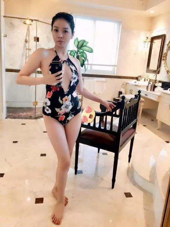 Lệ Quyên biến nhà tắm thành góc sống ảo-5