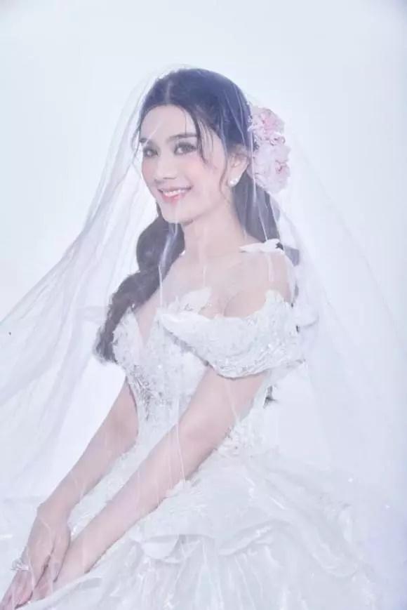 Lâm Khánh Chi tung ảnh cưới với tình tin đồn-8