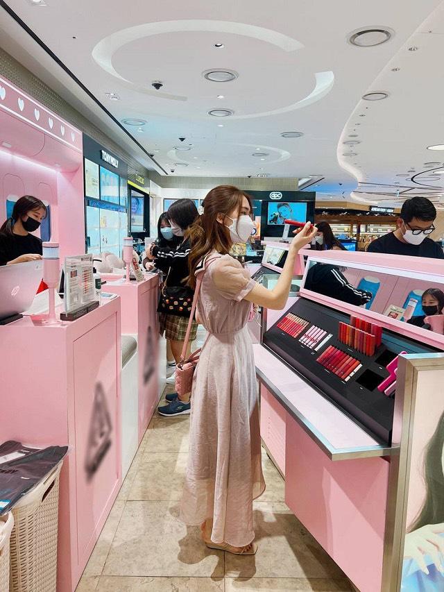 Sao Việt livestream bán hàng online: Hòa Minzy như tấu hài-7