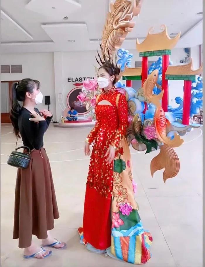 Trang phục dân tộc của Hoa hậu Mai Phương bị chê kém sang-1