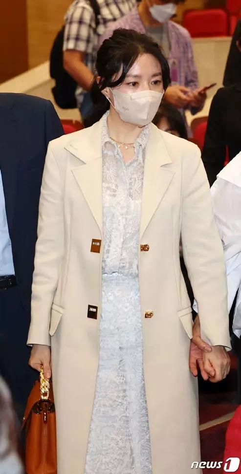 Nàng Dae Jang Geum Lee Young Ae trẻ đẹp ở tuổi 51-2