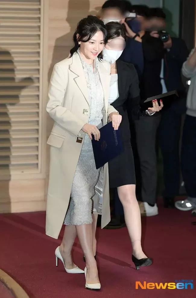 Nàng Dae Jang Geum Lee Young Ae trẻ đẹp ở tuổi 51-3