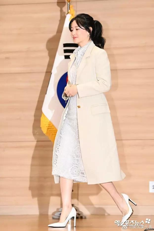 Nàng Dae Jang Geum Lee Young Ae trẻ đẹp ở tuổi 51-4