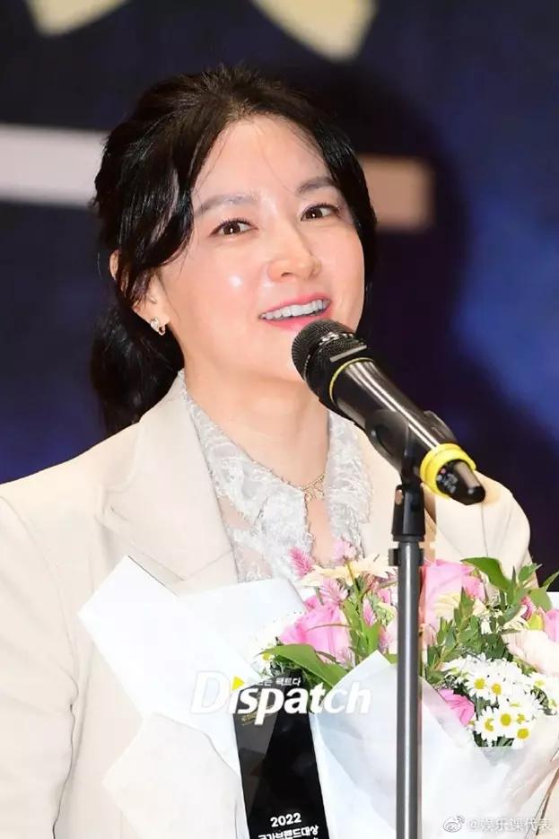 Nàng Dae Jang Geum Lee Young Ae trẻ đẹp ở tuổi 51-5
