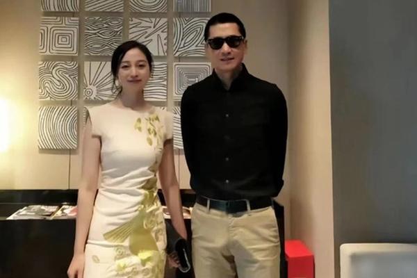 Phúc Nhĩ Khang Châu Kiệt bị tung bằng chứng hẹn hò ở tuổi 52-1