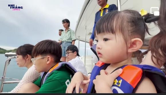 Con gái Đông Nhi giật sạch spotlight khi du lịch cùng bố mẹ-2