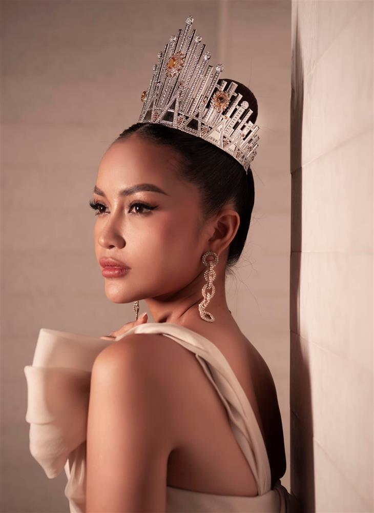 Netizen lo Ngọc Châu phải thi Miss Universe trên sân khấu tệ-10