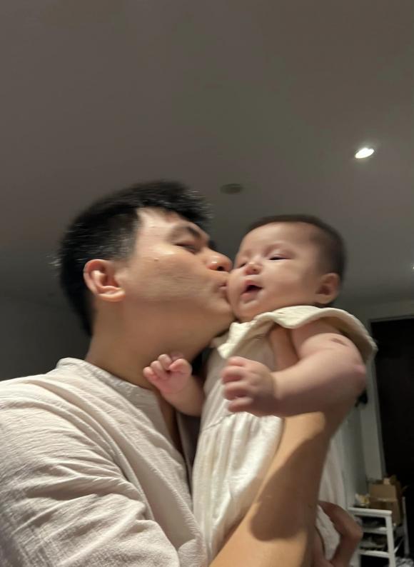 Salim ghi lại nụ hôn bất ổn của chồng thiếu gia và con gái-4