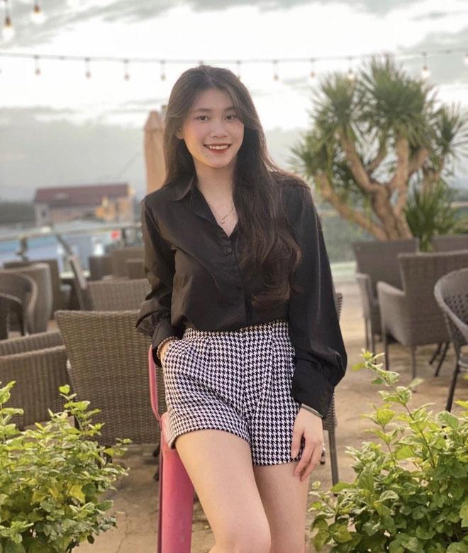 Danh tính cầu thủ Việt diện đồ bơi 2 mảnh đang nổi khắp MXH-10