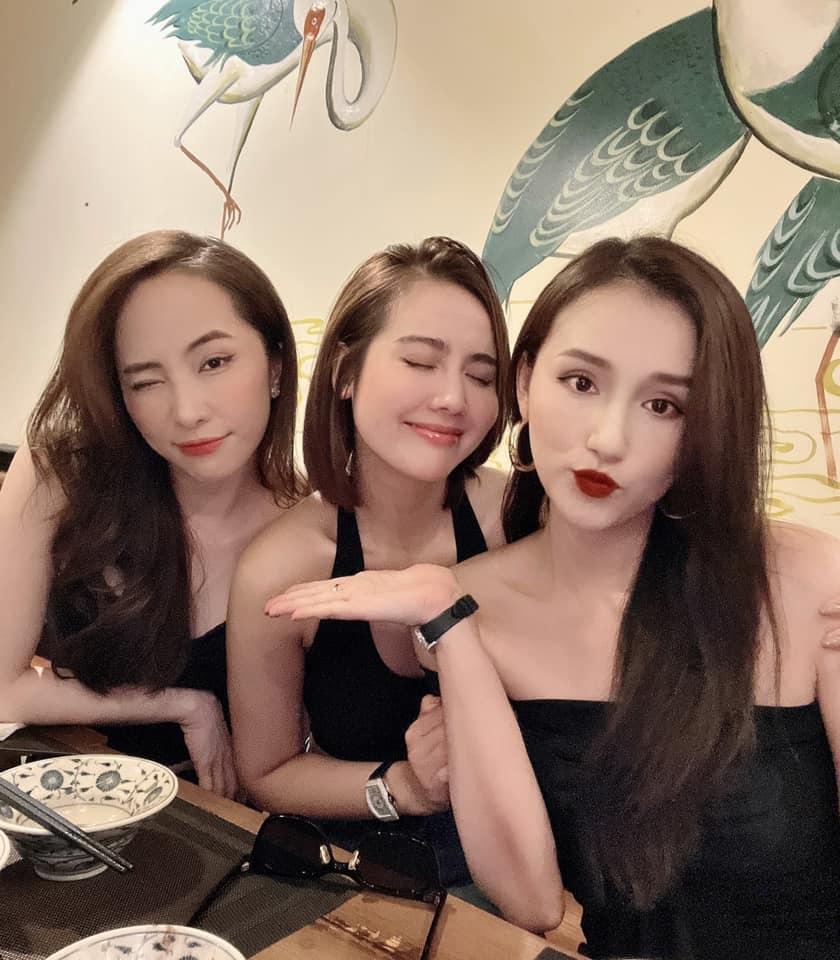 Hội bạn thân Quỳnh Nga - Lã Thanh Huyền chăm mặc theo dress code-2