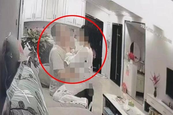 Bạn gái giận vì bạn trai không bóc tôm, muốn tha thứ phải mua Iphone 14-2