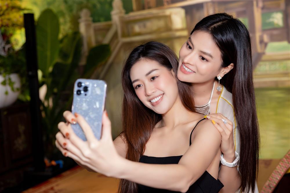 4 con gái xúng xính váy áo xuất hiện cùng Vũ Thu Phương-7