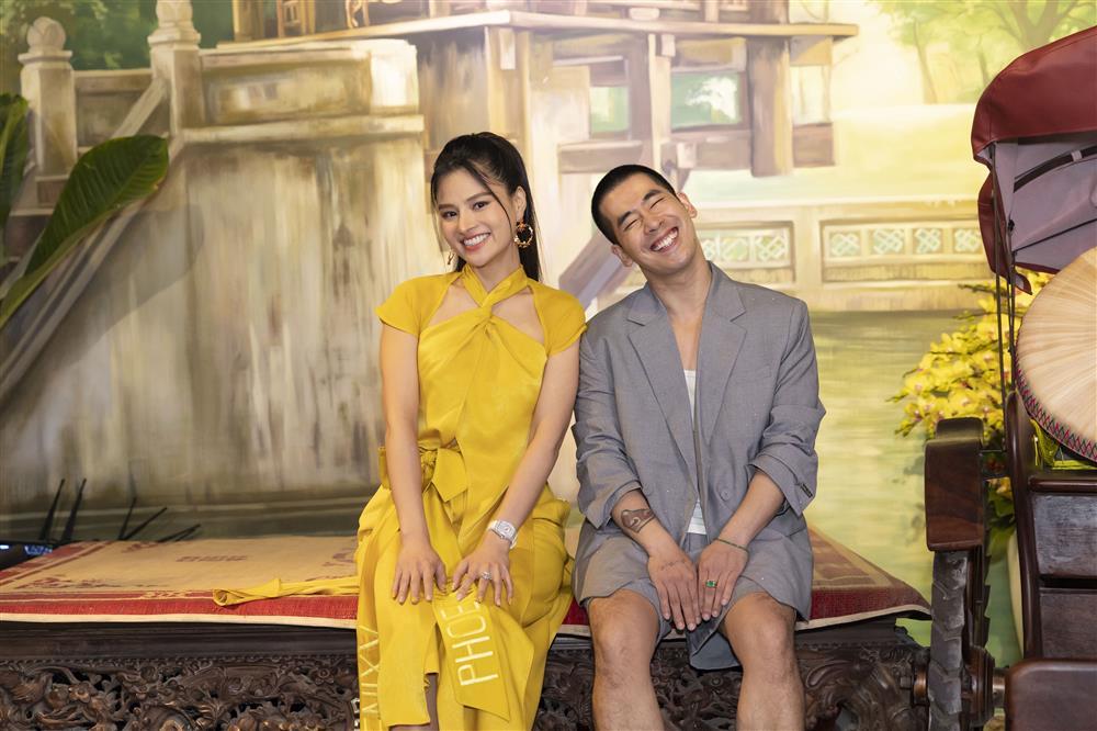 4 con gái xúng xính váy áo xuất hiện cùng Vũ Thu Phương-11